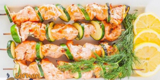 Pesto soslu avokadolu makarna salatası Pesto soslu avokadolu makarna salatası