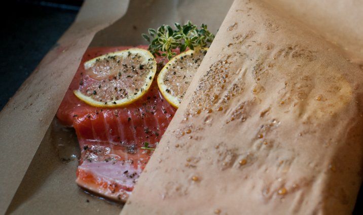 Limonlu Kekikli Kağıtta Fırın Somon Balığı Tarifi